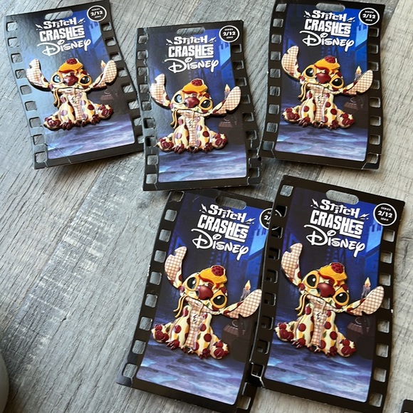 Stitch Crashes Disney Pin - Lady and the Tramp Movie (LIMITED EDITION) - Picture 5 of 5